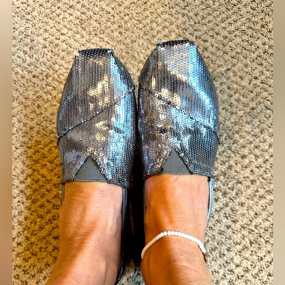 TOMS Glittery Silver Sequined Slip-Ons Size 5 - Picture 3 of 9